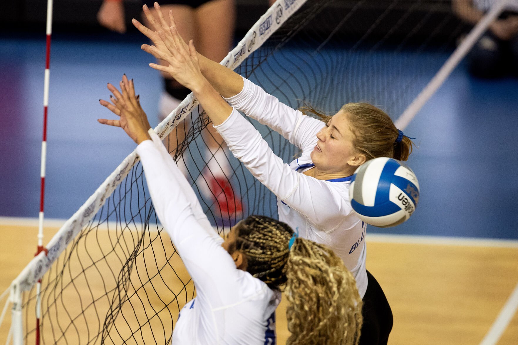 111222-owh-spo-cuvolley-em22.jpg